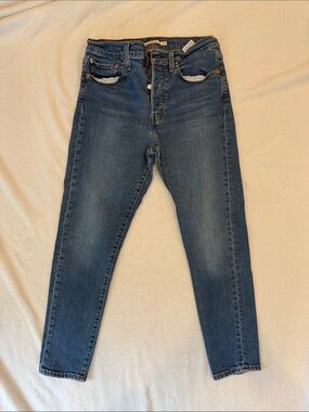 levi’s wedgie skinny.  30